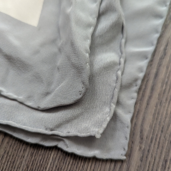 Gucci Hand Stitched Silk Vsize Floral Print Scarf - Picture 4 of 4